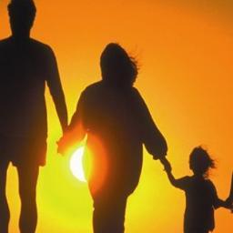 Portanto deixará o homem o seu pai e a sua mãe, e apegar-se-á à sua mulher, e serão ambos uma carne. 
Gênesis 2:24
