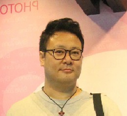 과거 공연기획일과 영화제작일을 했었고, 현재 엔터테이먼트 회사에서 일하면서 짬짬히 개인 작품들을 준비하는 중 입니다. 전 배려와 경청이 몸에 벤 분을 늘 동경합니다. 소통이 잘 되는 친구를 많이 만나고 싶네요. 선팔해주시면서 맨션 남겨주시면 바로맞팔해드리겠습니다.  ( ≥ ∇ ≤ )ノ
