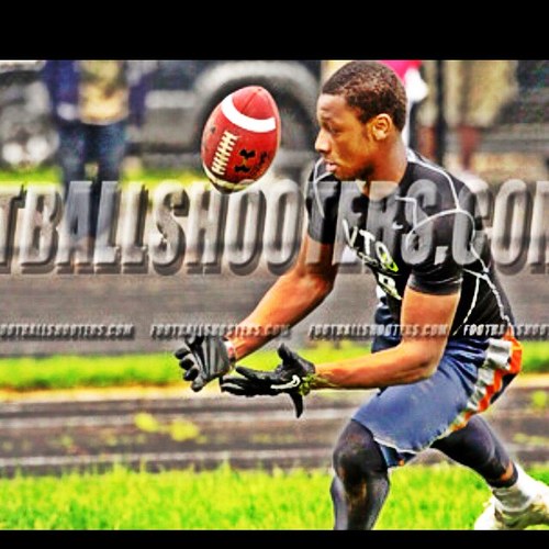 Young African inlove with the game of Football #3 I plan to be successful Follow me cause I follow back. Instagram: @Mohtres. #Elite3 #CDLC Haan Holla at me 