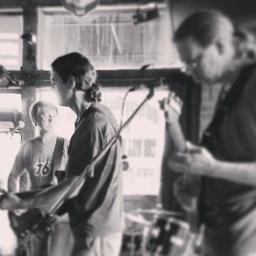 SHINY_MACHINE's profile picture. The self-titled debut album available everywhere.
Listen at  http://t.co/35plCjSh