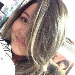 É como um anjo q veio me dar harmonia nesses dias meio remotos,o sorriso é tão aberto,me transmite tanta paz é como um vento forte gostoso no rosto da gente.
