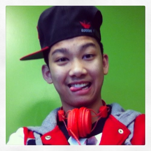 owen_chux3's profile picture. #yogo. im freaking wierd, living life to the fullest, i love food. Dancing, singing, playing my piano and flute is what i do. Follow me and ill follow back XP