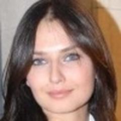 annayuli76's profile picture. Я приемлю суть одну:
     Нету тьмы и света нет.
     Свет высвечивает тьму --
     Тьма вычерчивает свет.