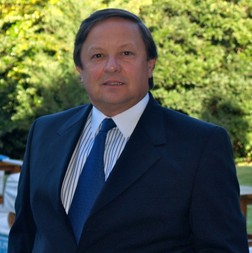 Carlos Viola served for over twenty years as President and CEO of Aeroterra. He is the Best Selling Author of León Negro and its english version Black Lion.