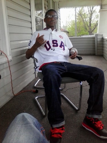 im a Hooper at Thornton high school follow me on instagram @t famous_daro
