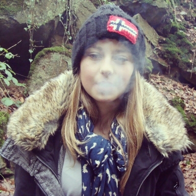 YoungWildFrench's profile picture. Si on dit non à notre vie, alors la jeunesse et l'innocence nous sert à quoi?