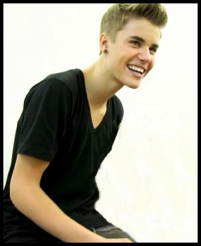 Big fan of Justin Bieber. #BELIEBERLIFE Love @ArianaGrande @DebbyRyan @Zendaya Follow!