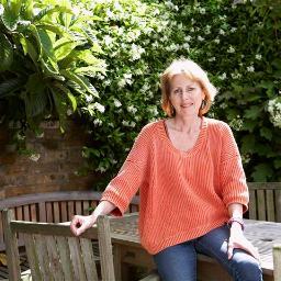 Professional garden designer.
Caroline Garland offers a comprehensive range of garden design and project management expertise for London and the South.