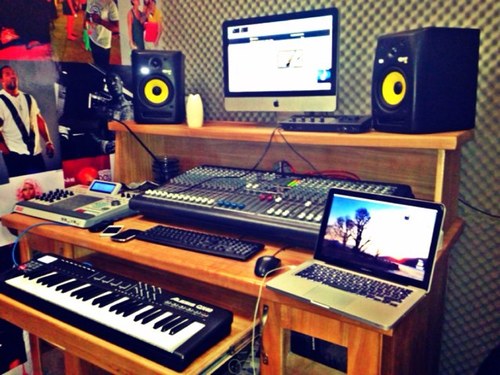 Cashboy Entertainment Recording Studio Is Located @ Spintex Road Accra Ghana. You call us on +233. 0302998642 or BBM : 2A4C47A9
