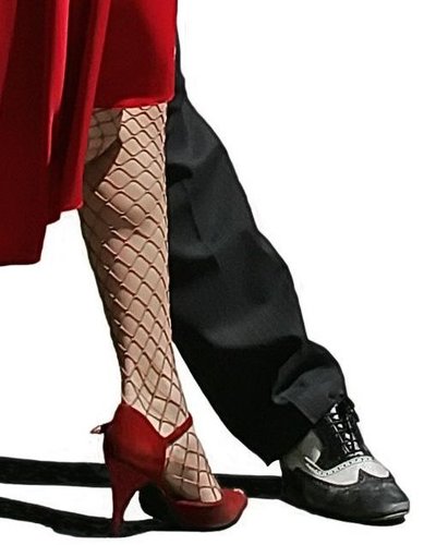 ballo il tango con i piedi nel fango