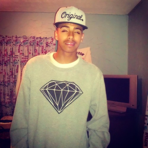 Follow Me in Facebook http://t.co/IAbxzqPR0L ------- Click on it ! (:
  I also have Instagram  CHUU_CHAINZ 
I play soccer and I'm trying to make it!