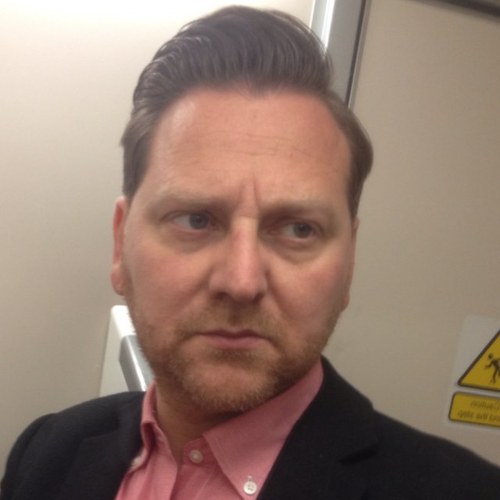 Lid to @Dansabini Political in my own mind. Weller fan. Specialise in the Cat fortifying of gardens, print buying friend to the world of fashion.