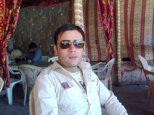 ahmadkhn2002's profile picture. 