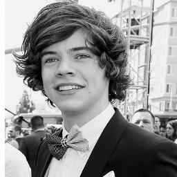 Hi, I'm Veronica I'm a fan of One Direction. please follow me @one direction @Liam Payne @zaynmalik @Harry Styles @Niall Horan @Louis Tomlinson