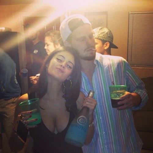 Pynecakes's profile picture. I can sell a brick, then buy a house
But if they find a key, they might lock me up