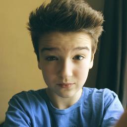 AURYN:3 DIRECTIONER BOY8) BELIEBER BOY:)