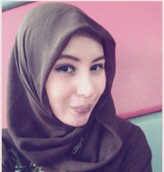 21 years old. I'm wearing hijab girl and I do proud of it. I love my big familly and my little boy VANDI AULIA RAMADHAN ♥
