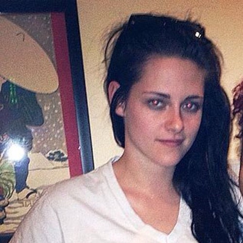 'Be yourself for yourself and not for anyone else.' Im Taylor and My bf is @RPattz_Had2BU. ROBSTENER, TWILIGHTER ,KRISBIAN, ROBSESSED.