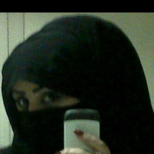 شاعرية وحساسة وذويقة