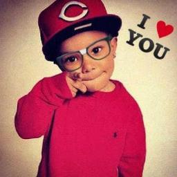 Si quieres llegar rapido, camina solo.. si quieres llegar lejos camina conmigo..no existe la persona perfecta pero si la que hace que todos tus dias lo sean..=D