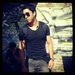 amo cantar,bailar actuar son mi pasion y mi sueño .....no soy el mejor ...pero se defenderme