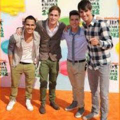 I love big time rush they are hot expecially logan and carlos