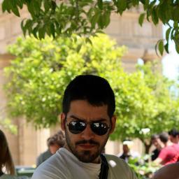 Scienziato nella vita, umanista nel tempo libero. Amo viaggiare, vedere film, leggere libri. Cinguetto (o meglio, ci provo) una breve recensione al giorno.