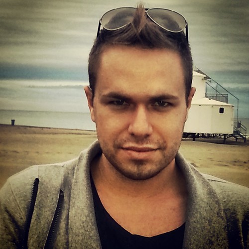 StexyR's profile picture. ... ona stane na mnogo hartija,ali je teska za citanje !