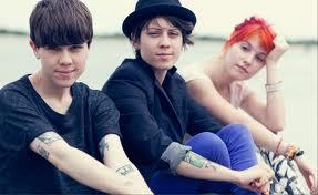 Tegan and Sara and Paramore Hawaii is a FAN RUN Twitter account. It isn't run by Warner Records or Fueled By Ramen.  Feel free to follow!