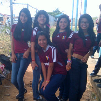 sígueme y te sigo*-* me gusta bailar,cantar y salir con mis amigas, agrega al pin:2175F4F2 que esperas te veo lent@!!!