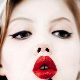 loreniabra's profile picture. 