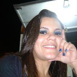 sou uma pessoa completamente apaixonada,feliz,paciente,esperta,rapida etc.......