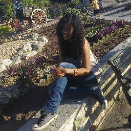 Soy ferC: amo el chocolate, no tengo género de música preferido (no oigo regueton) Soy alegre, trato como traten y mi punto débil son los dulces:$