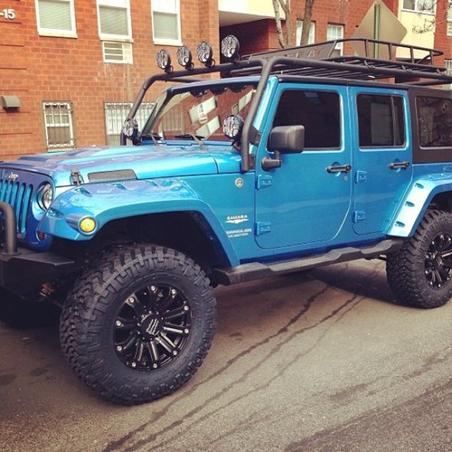 Just your teenage Californian country girl ☀ #itsajeepthing