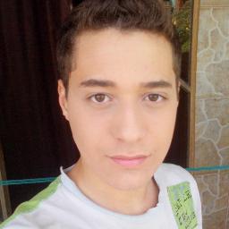 Solteiro, Alegre,Gosto de praticar natação. Falo ingles, Feliz com a vida