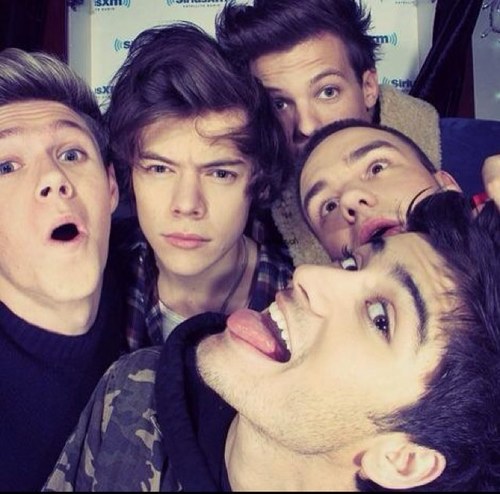 They are perfect; 1D• Pelis, series...Prison break, The walking dead, Revenge, TVD, Modern family, New girl, Glee, Gossip girl, Pll, Teen wolf, True blood...