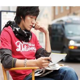 I love reading magazines and blogging...