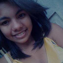 Sei que não tenho a idade da maturidade de quem já viveu,mas sei que já tenho a idade de ver a verdade,o que eu quero é ser eu.17 anos,futura psicopedagoga! *-*