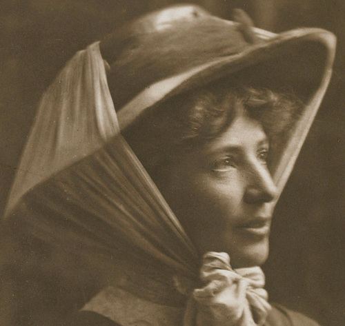 The Muriel Matters Society was founded in 2009 to research and perpetuate the career of the South Australian suffragist Muriel Matters (1877-1969).