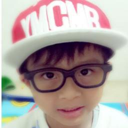 Hi , My name is  Fourth :) ,, Thank everyone that Following me --- I will Follow u back ^^