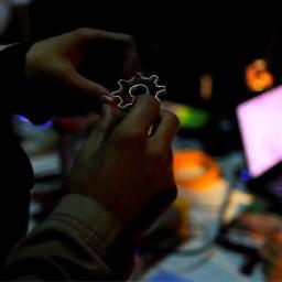 Back to the garage est un projet de web documentaire participatif et collaboratif sur le DIY, par Flo Laval et Sabine Blanc.
