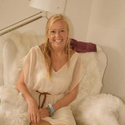 KarenMoenn's profile picture. hei. mitt navn e maren. eg e sykt n00b på twitter. fatte egentlig ikkje greiå.