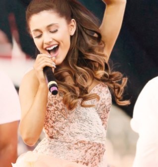 Hi my name is Sammie. I sing & rap. Follow my other account @ArianaGButeraXo. I follow fan pages. Music my life. Never stop loving @ArianaGrande. Twerking ❤.