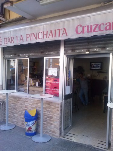 taberna tipica sevillana situada en avd.Pinomontano 128. Botellines, medianas, la mejor caña, y variedad de vinos