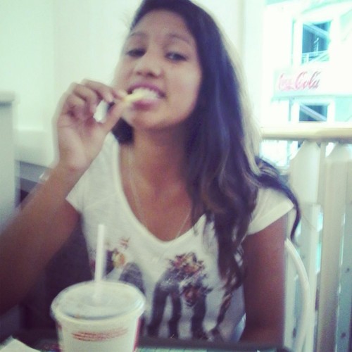 Miss ,  17 anos, Compositora,Skatista, Otimista, ''Fé no pai que o inimigo Caí ''.  Minha negaaa sz @deyaa_veiga