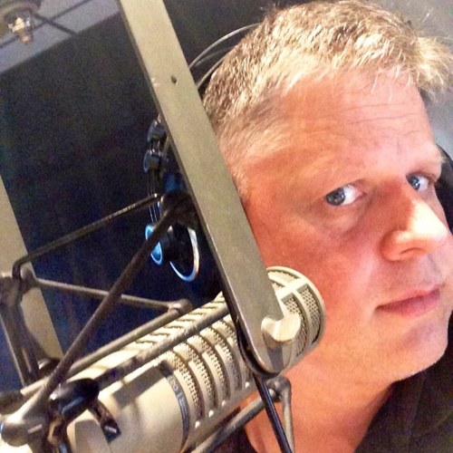 Rock & Roll Morning DJ @Y102WRFY & @iHeartRadio and Cloud Engineer @targetx. Jam all morning, geek all day.  MasterMixer of music, photos and paranormal.