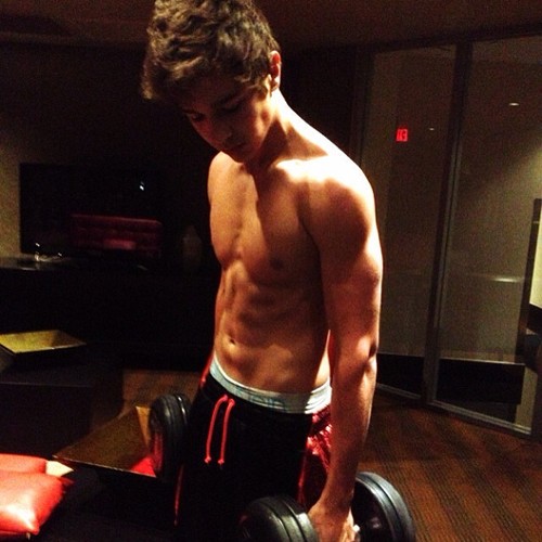 I Love @AustinMahone as much as he loves Subway. *0/5 og crew*