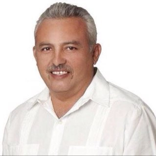 Presidente municipal electo de Dzemul, Yucatan; por el Partido Revolucionario Institucional y Médico veterinario por Profesión.
