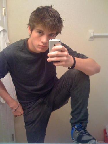 jamesvanstiphou's profile picture. #SCE #Eindhoven #PSV 19-7-1996