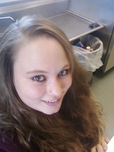 im funny and i talk way to much.. ill be nice to u till u piss me off.. i love my boyfriend with all my heart.. i like eggs.. lol